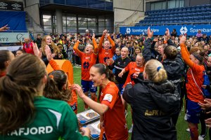 AaFK Fortuna utklasset serieleder Bodø/Glimt foran et rekordstort publikum. Samtidig overtok de serieledelsen. Foto: Marius Simensen / Bildbyrån