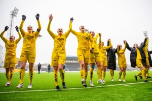 Bodø/Glimt jakter et historisk opprykk. Men om det skal bli en realitet, må Åsane slåes over to kamper. Foto: Vegard Grøtt / Bildbyrån