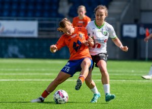 AaFK Fortuna og Hønefoss er lagene som innehar de to øverste plassene. Søndag møtes de til en potensielt avgjørende kamp. Foto: Kristian Moe