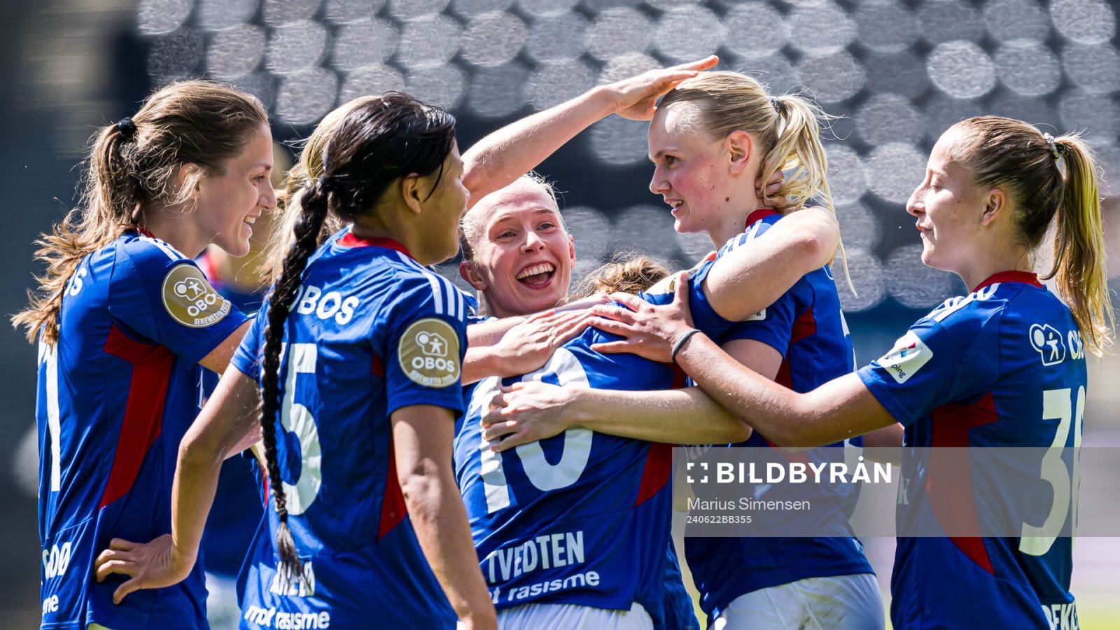 Vålerenga viste ingen nåde mot Stabæk. 6-2-seieren på Nadderud gjør at de kongeblå tar sommerferie i ensom majestet på toppen av tabellen. Foto: Marius Simensen / Bildbyrån