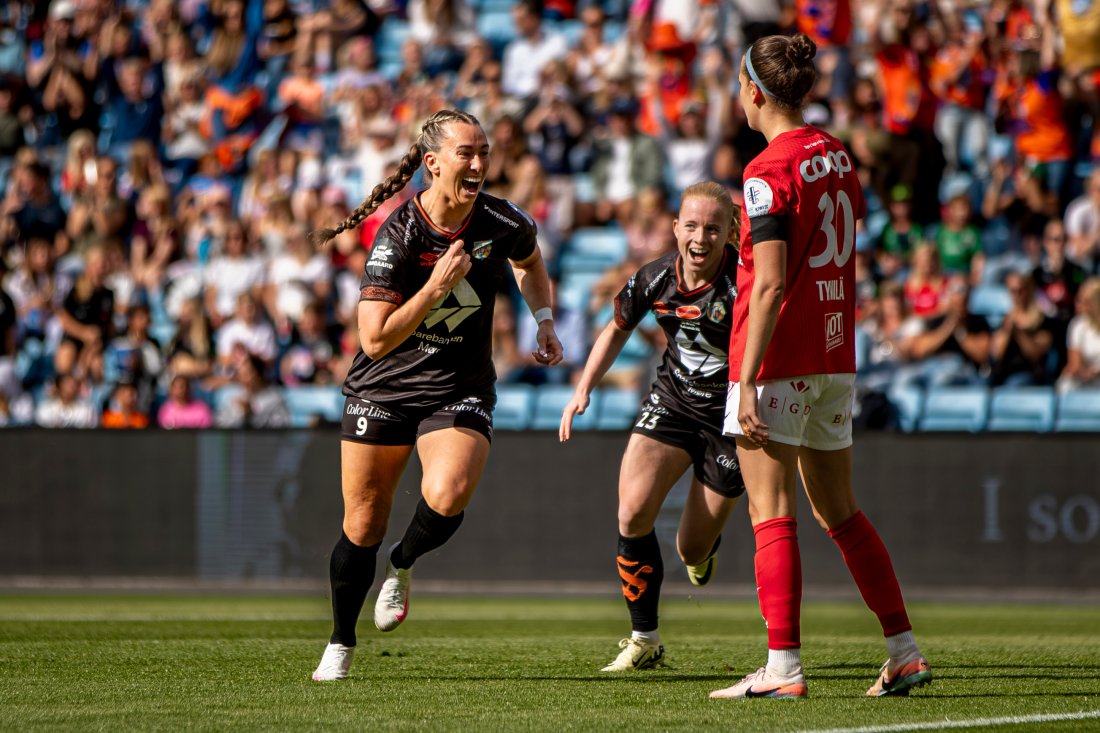 MÅLFARLIG: Katarina Sunde står med 25 mål på 17 kamper denne sesongen. Her fra cupfinalen mot nettopp Brann. Foto: Odd Sindre Tonning / TFK