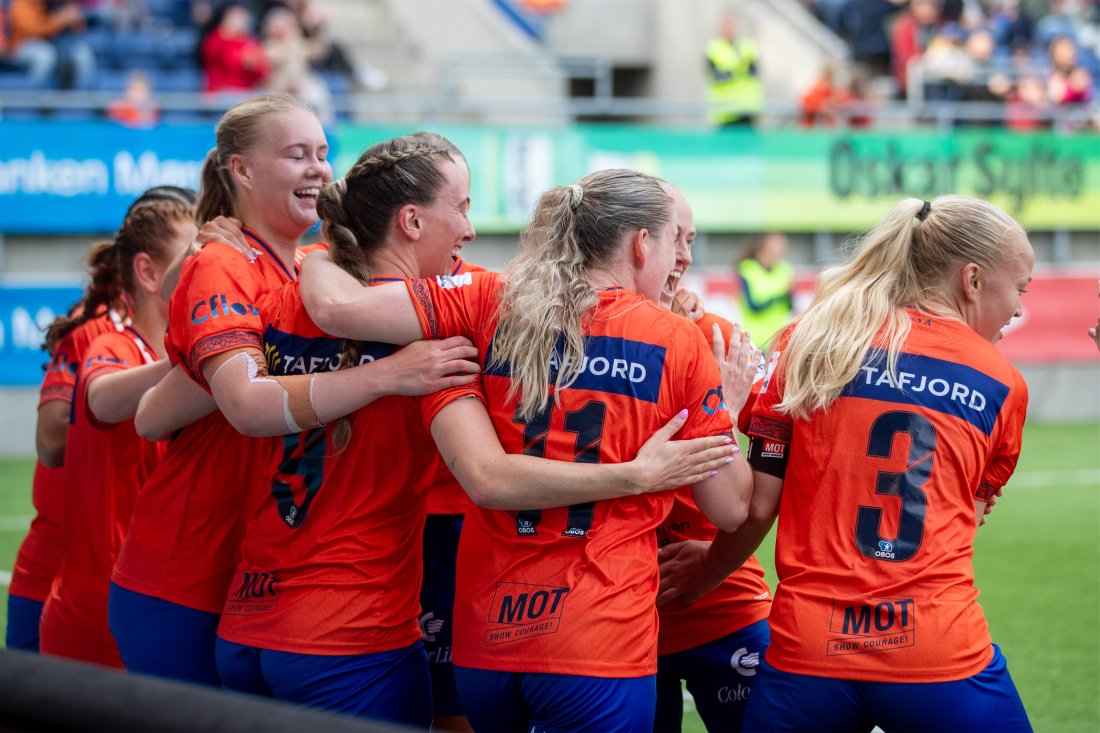 Aalesund feirer mål mot Molde på Color Line Stadion.