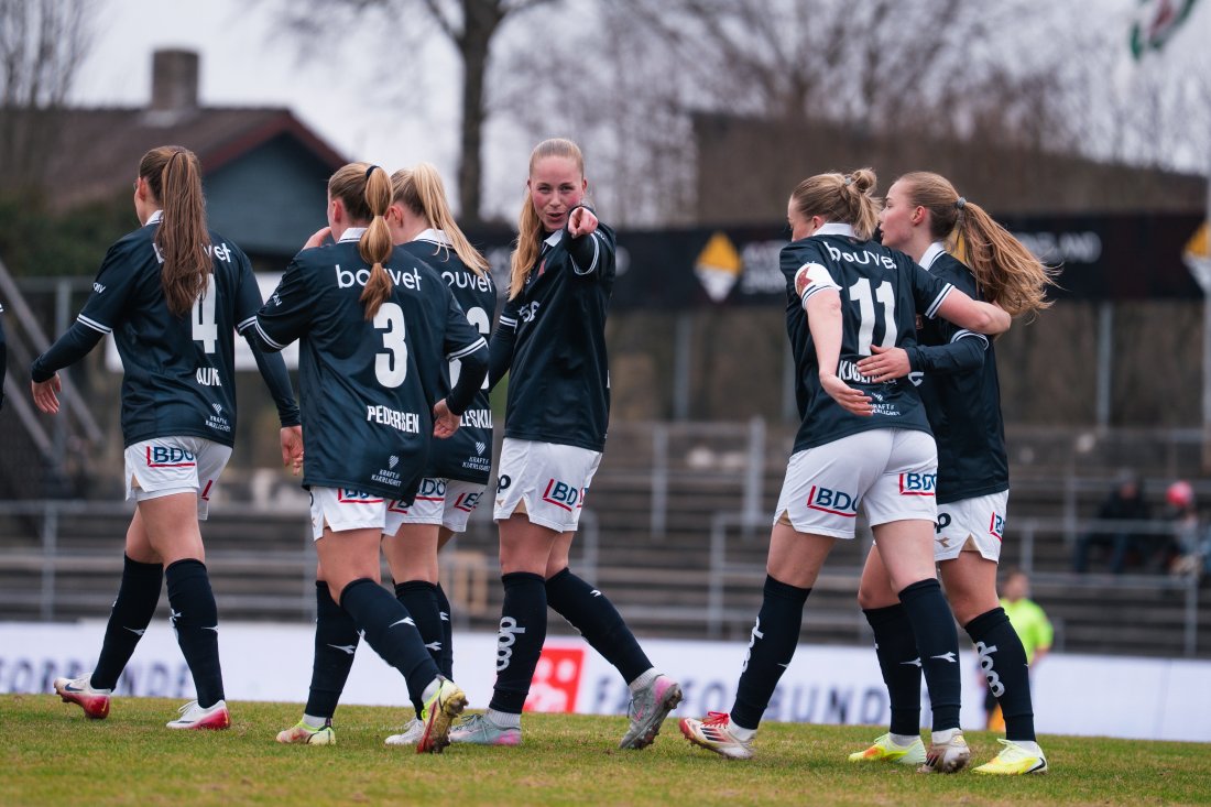 NYE MÅL: Nora Heggheim håpar nok å få inn ein fulltreffar eller to når Viking besøker Grei på laurdag. Foto: Alexander Larsen / Viking